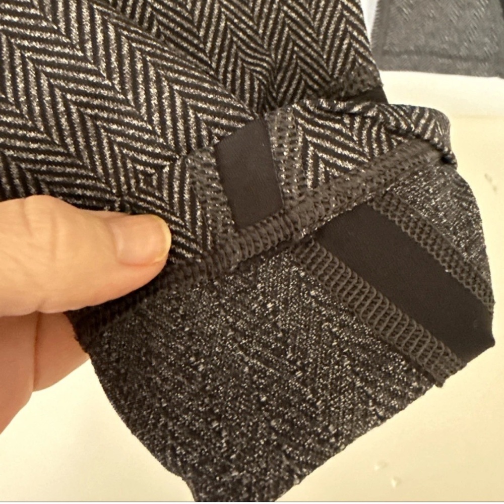Lululemon Run: Inspire Crop II Pique Herringbone Black Slate - Size 6 - Picture 8 of 9